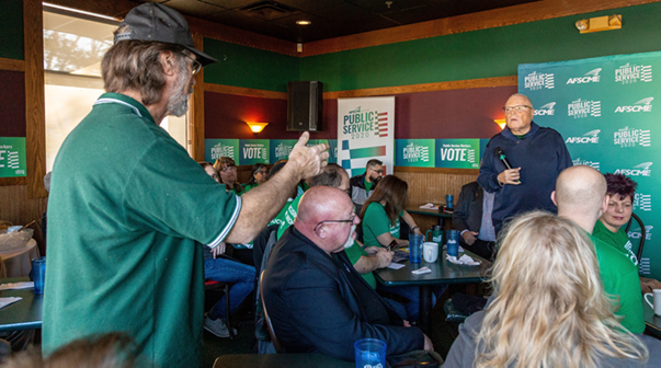 Lee Saunders speaks with an AFSCME member at an event before the Iowa caucus